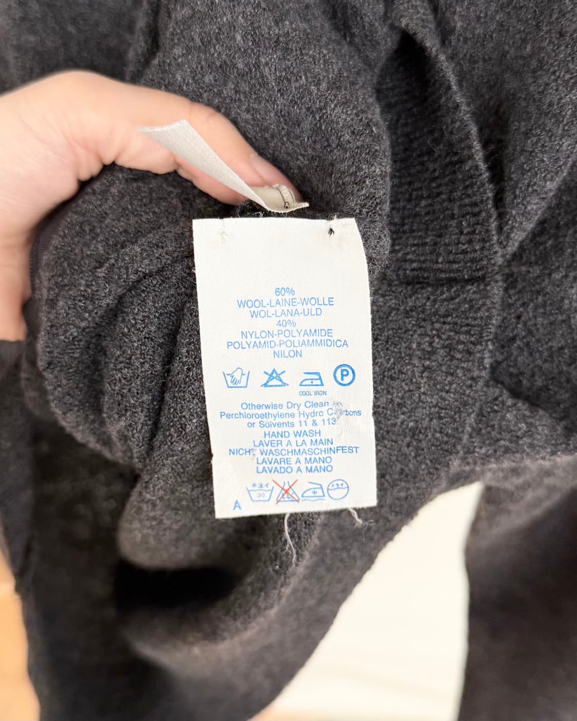 버버리 블랙 골드 버튼업 가디건 상품이미지9