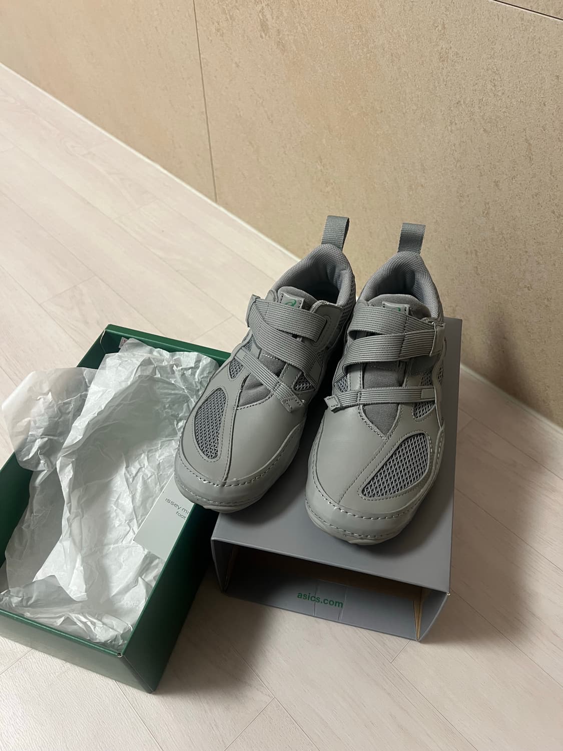 이세이 미야케 아식스 245 상품이미지1