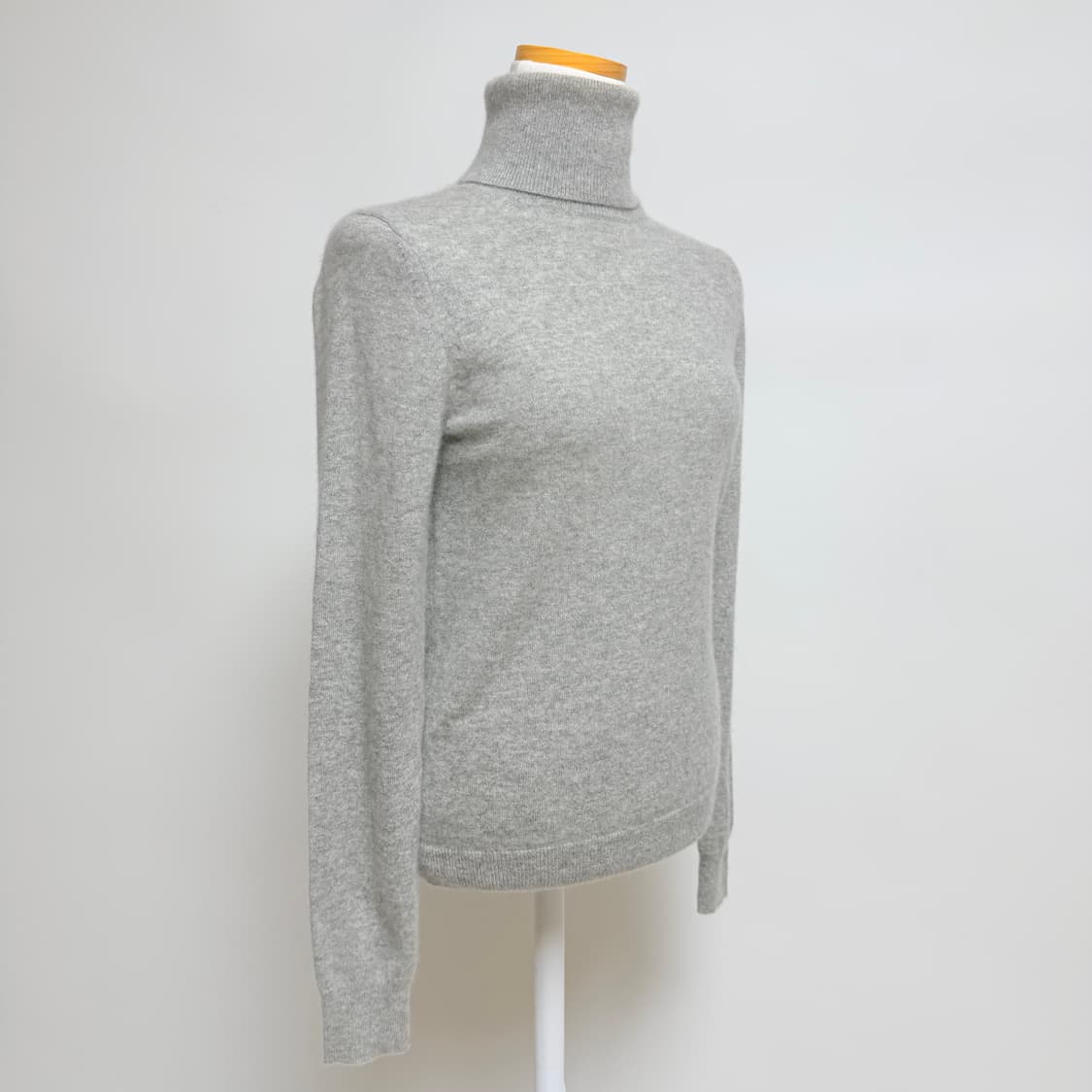 [캐시미어 100%] 유니클로 그레이 터틀넥 목폴라 니트 S 상품이미지2