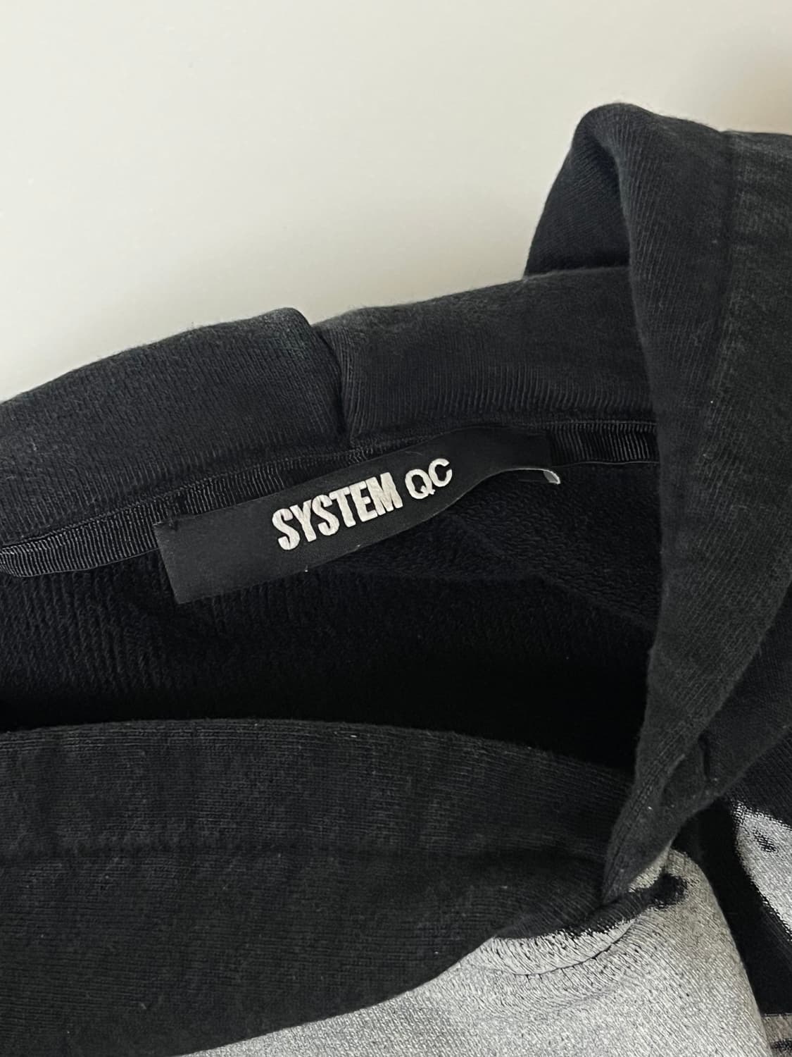 100) 한섬 시스템 옴므 후드 티셔츠 블랙 상품이미지4