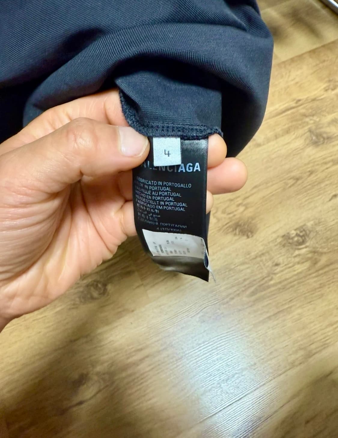 발렌시아가 테이프 타입 롱슬리브 팝니다. 상품이미지5