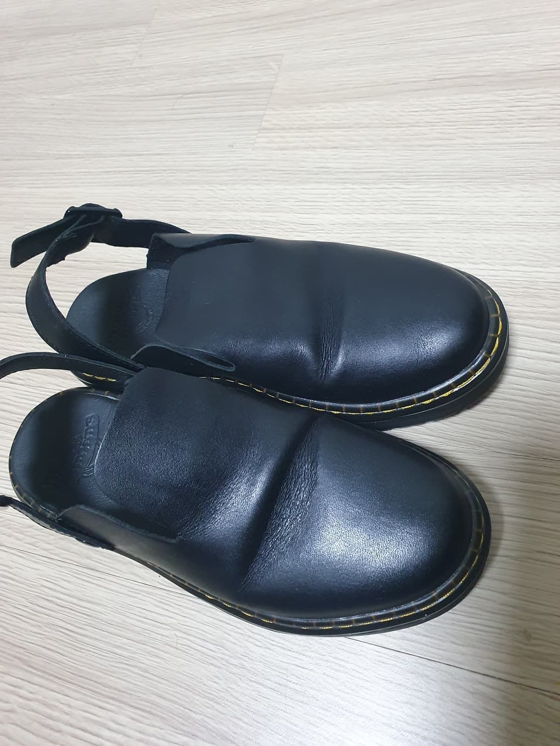 닥터마틴 칼슨 블랙 레더 뮬 슬리퍼 220~25 상품이미지8