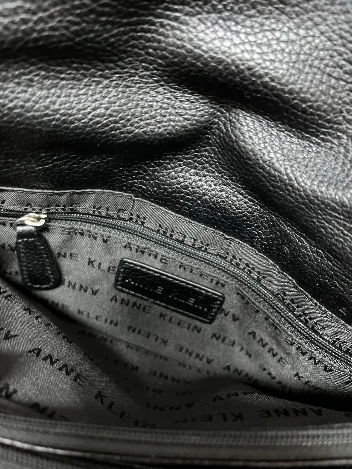 앤 클라인 스터드 소가죽 크로스백 상품이미지8