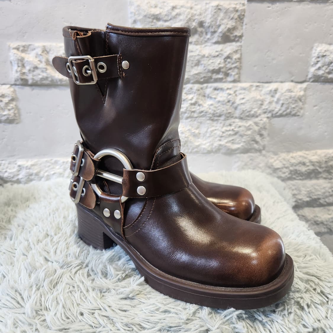 브라운 하네스 미들부츠 / 빈티지 무드 / 버클 디테일
235 상품이미지2