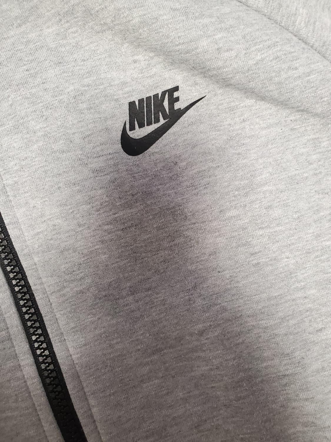 나이키 스포츠웨어 테크 플리스 풀집 후디 사이즈L

오염 하자 없이 깨끗 상품이미지3