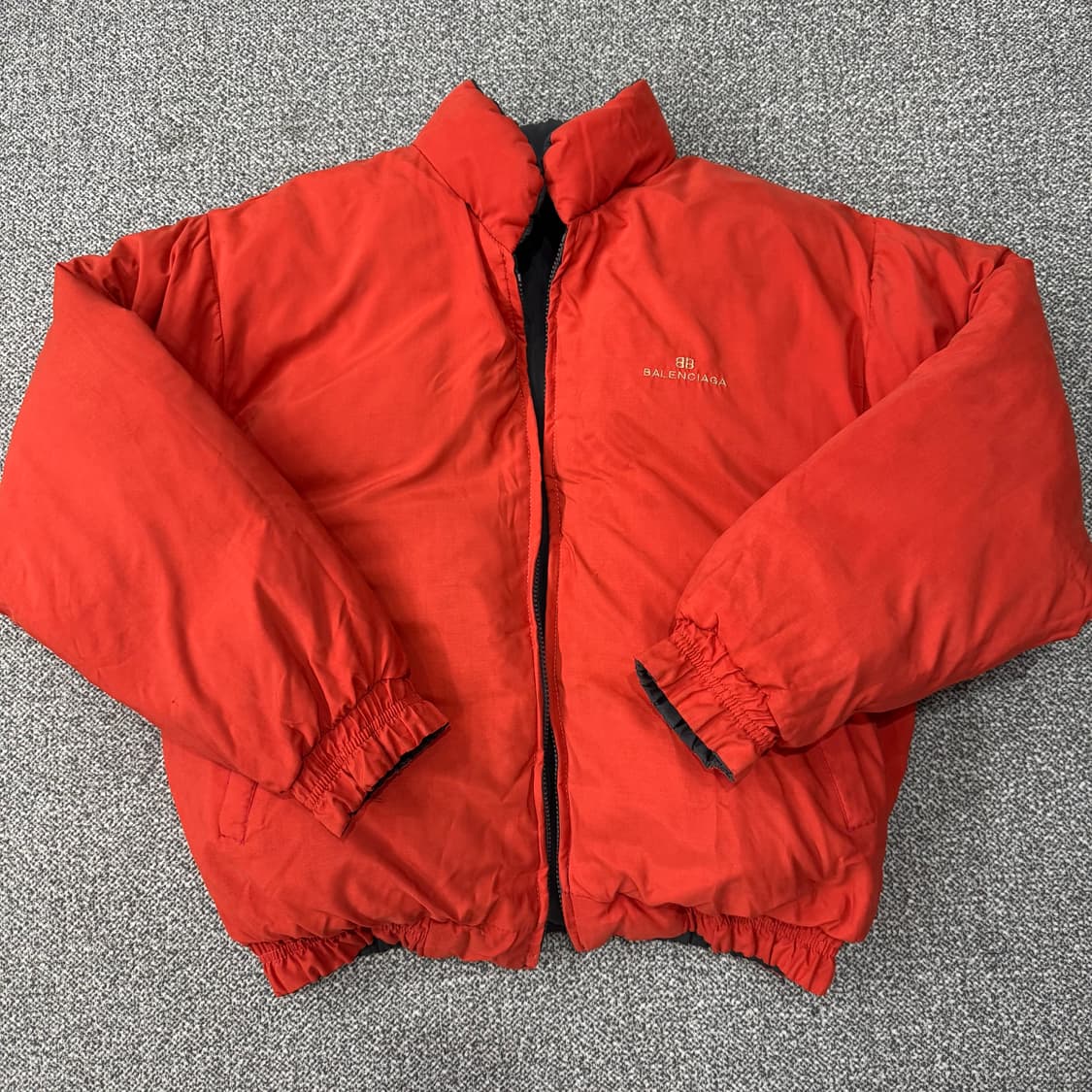 발렌시아가 90s 리버시블 오리털 패딩 상품이미지2