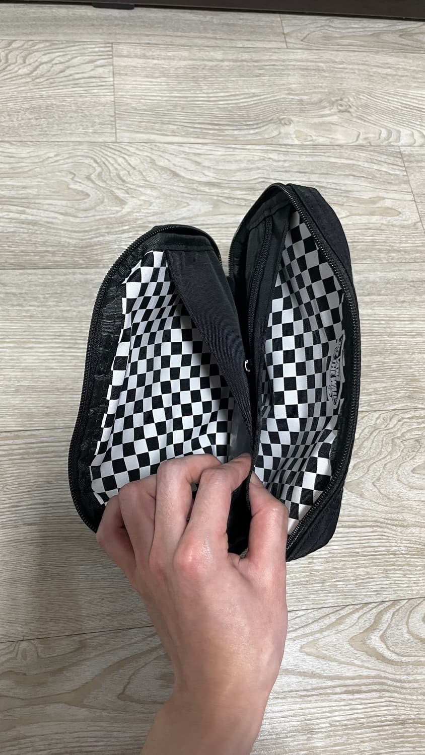 반스 블랙 체커보드 파우치 백 상품이미지4