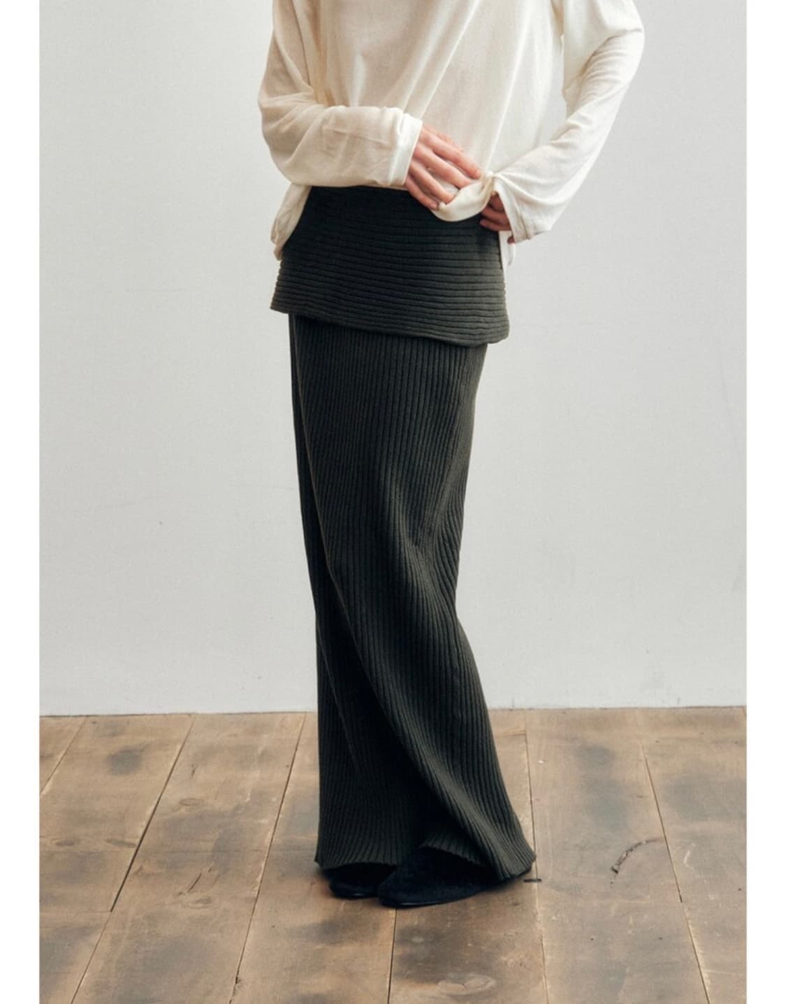 씨타 폴디드 립 니트 스커트 챠콜 상품이미지2