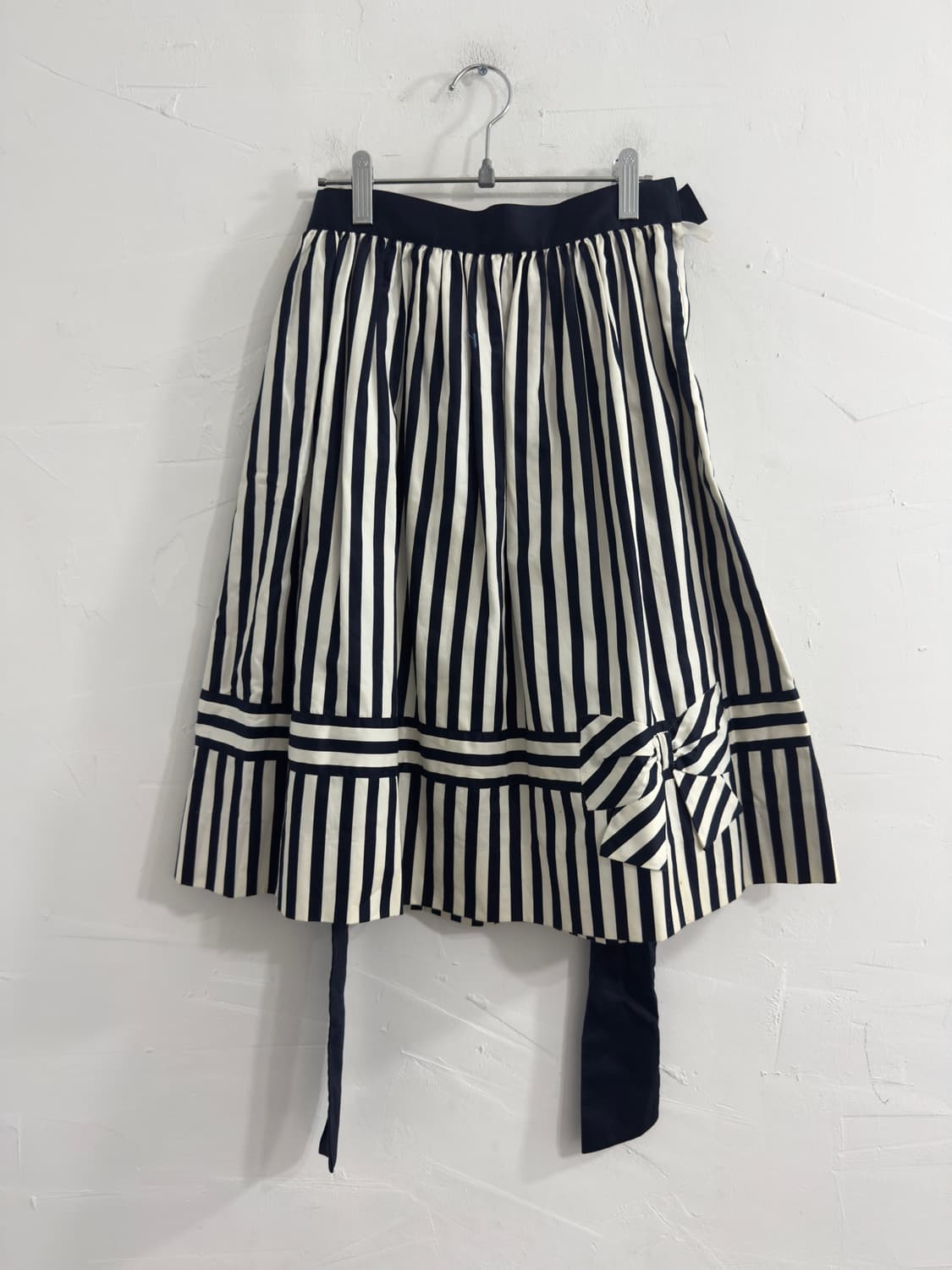 familiar ribbon point stripe strap skirt 상품이미지4