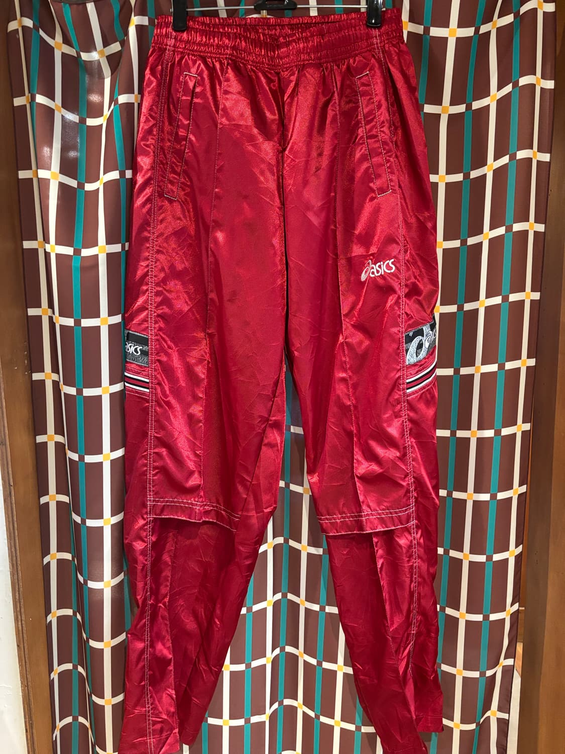 아식스 레드 트레이닝 바지 상품이미지1