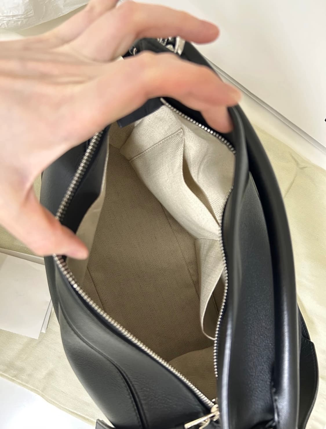 로에베 퍼즐백 미듐 블랙 상품이미지2