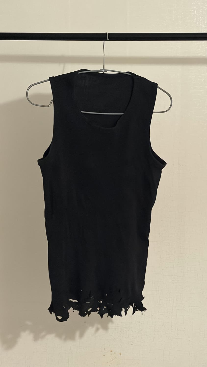 Distressed Black Sleeveless Tank 상품이미지2