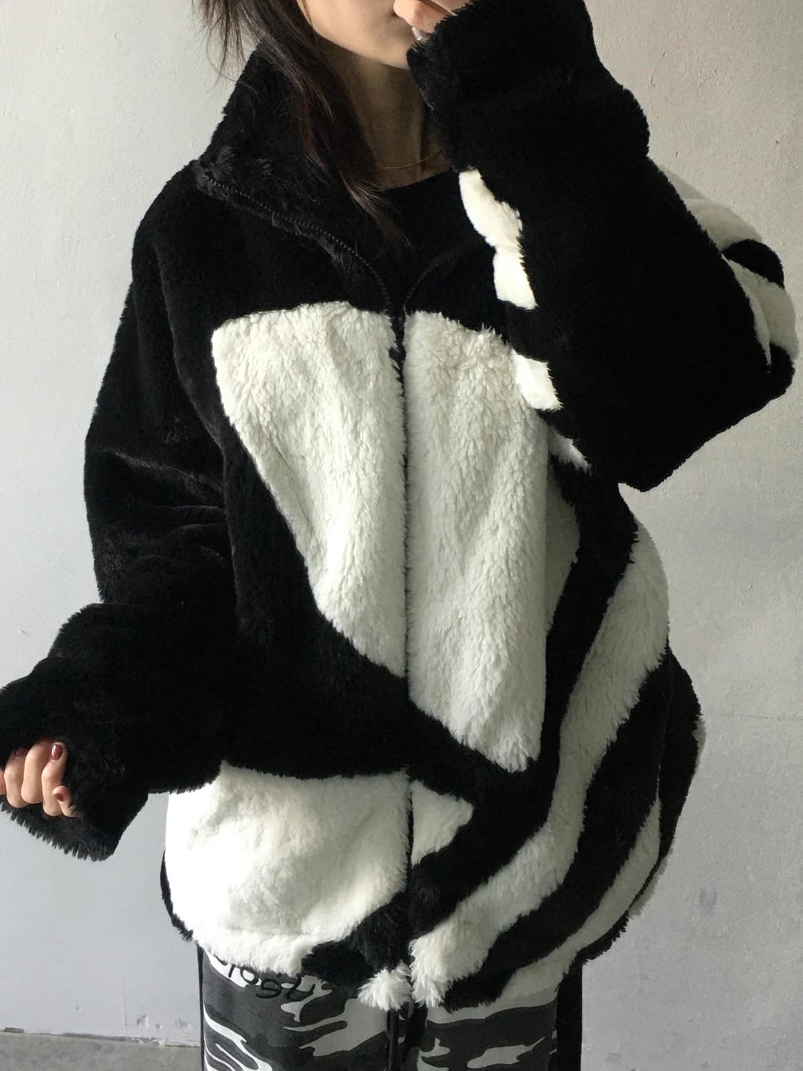 아디다스 빅로고 퍼자켓 상품이미지1