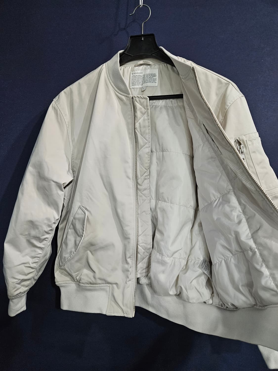 지오다노 아이보리컬러 남성 세미오버핏 100 항공점퍼 자켓  상품이미지8