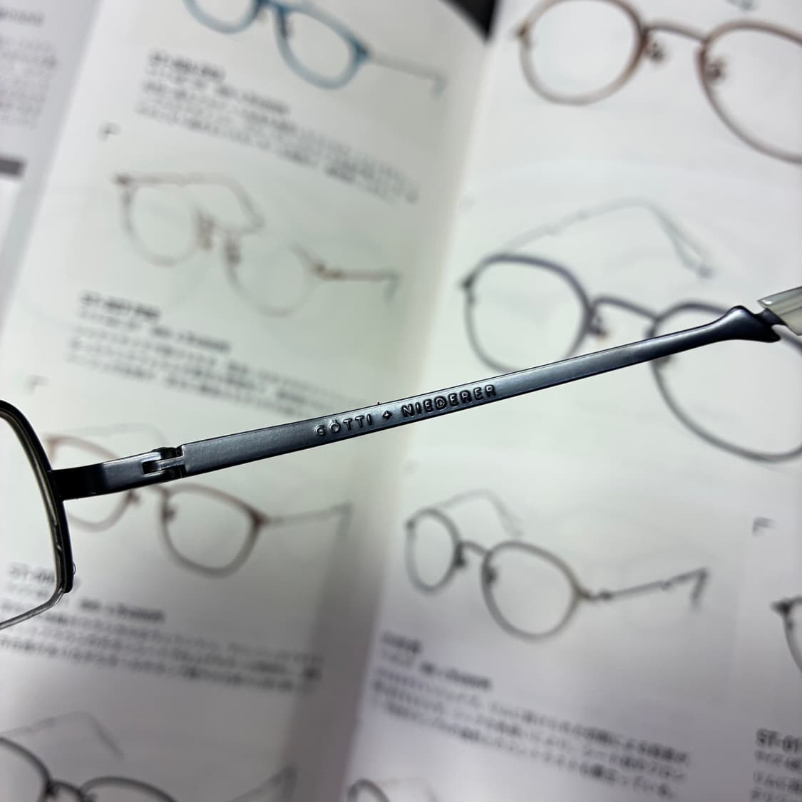 GOTTI 고티 티타늄 네이비 반무테 안경 상품이미지5