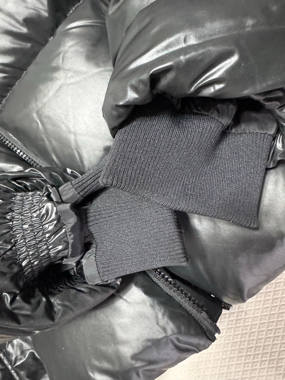 켈빈클라인 글로시 블랙 숏패딩 (L) 상품이미지3