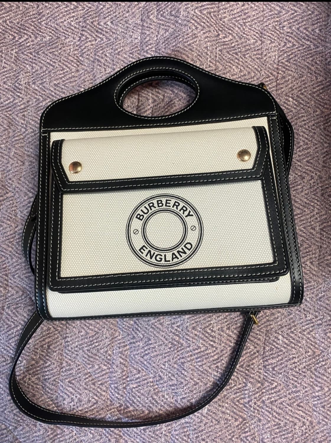 버버리 캔버스 토트백 상품이미지1