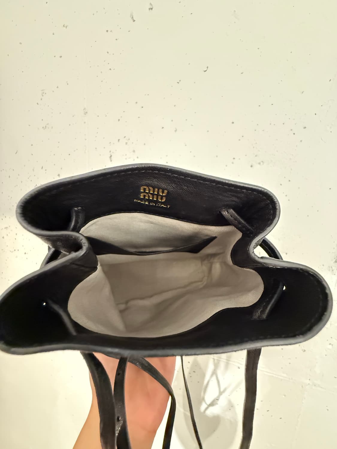 미우미우 나파레더 미니 버킷백 최저가 상품이미지5