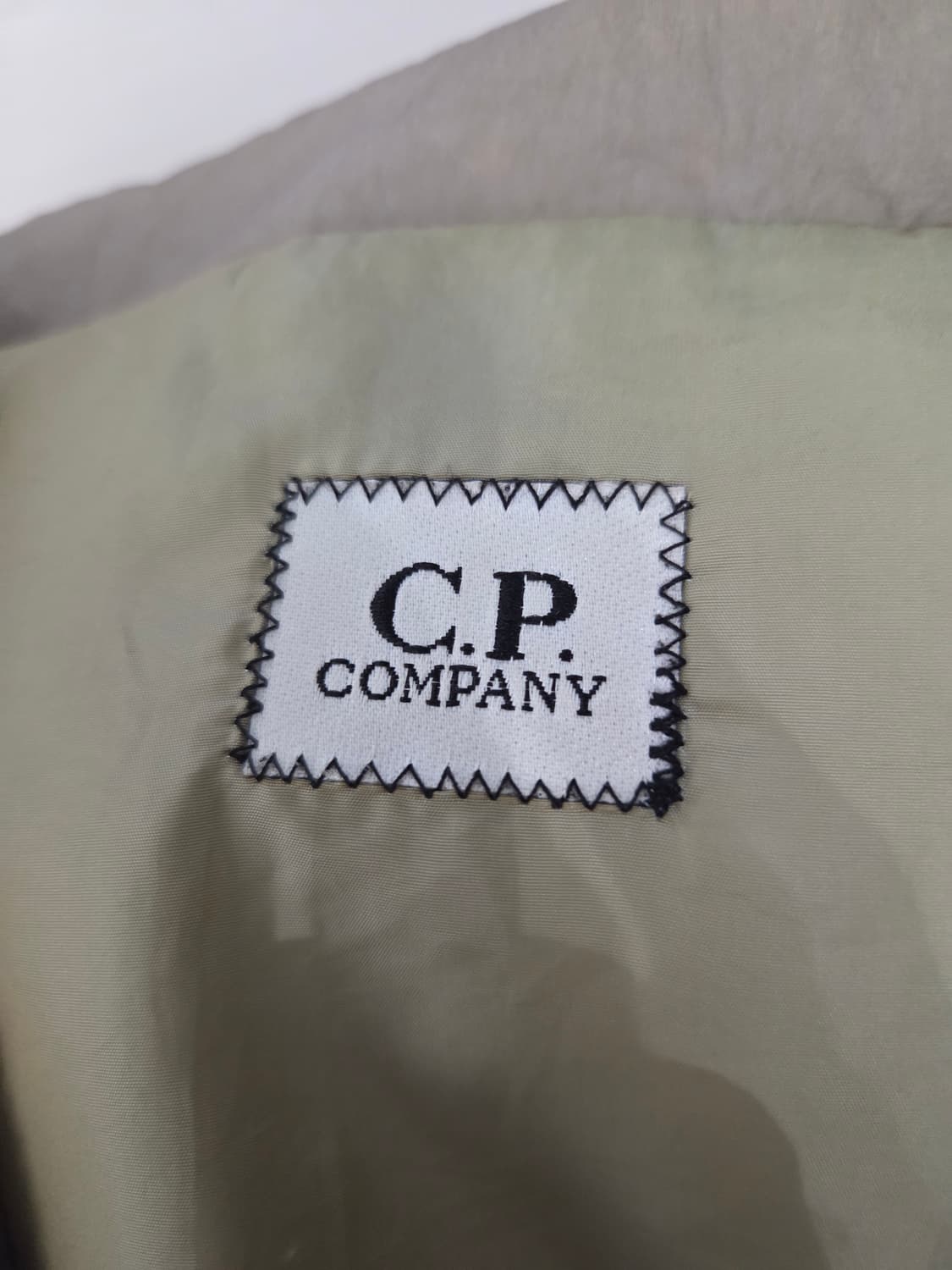 CP 컴퍼니 덕다운 고글 패딩 조끼_100 상품이미지5