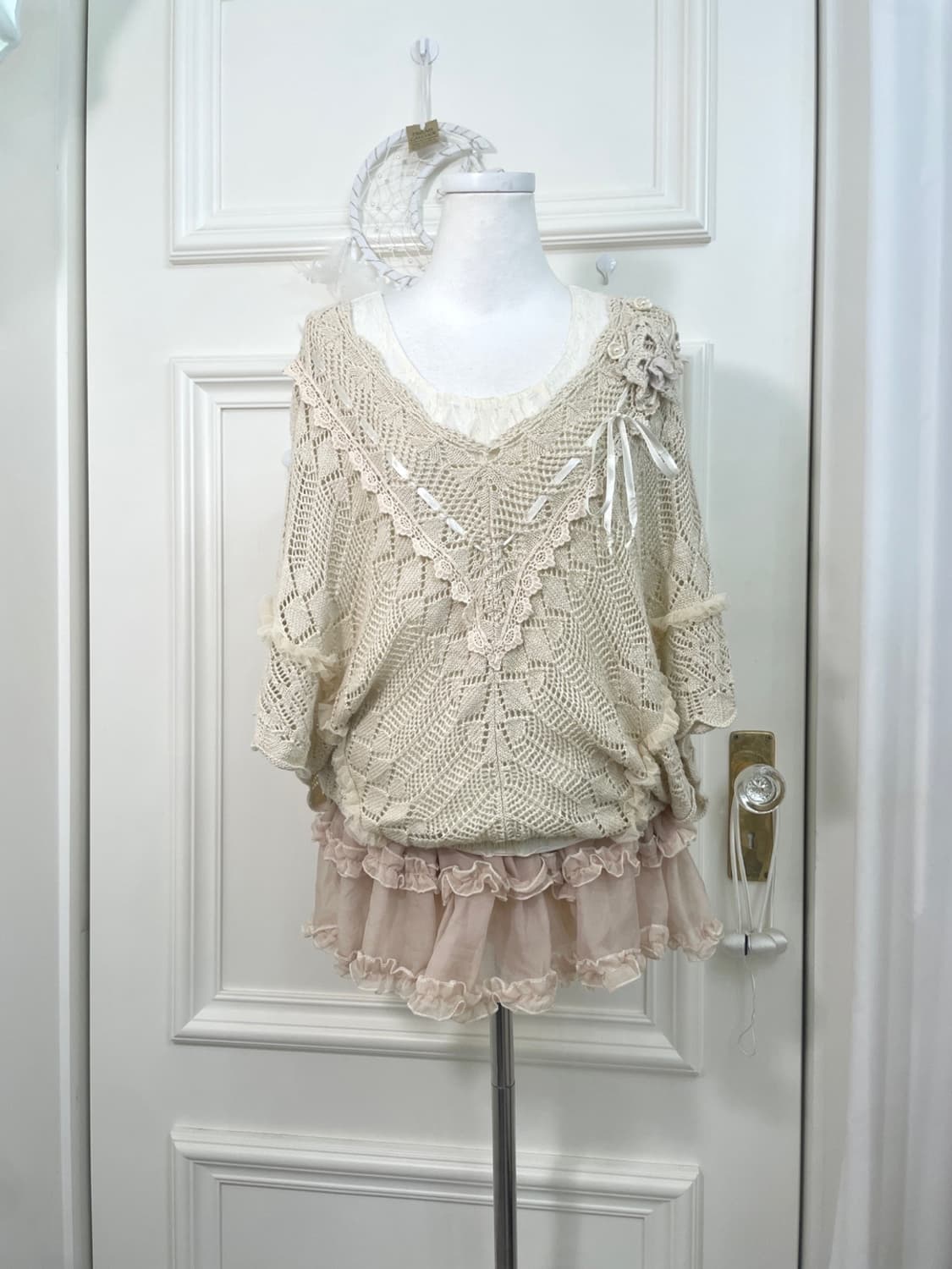 AXES FEMME beige crochet bow point knit 상품이미지1