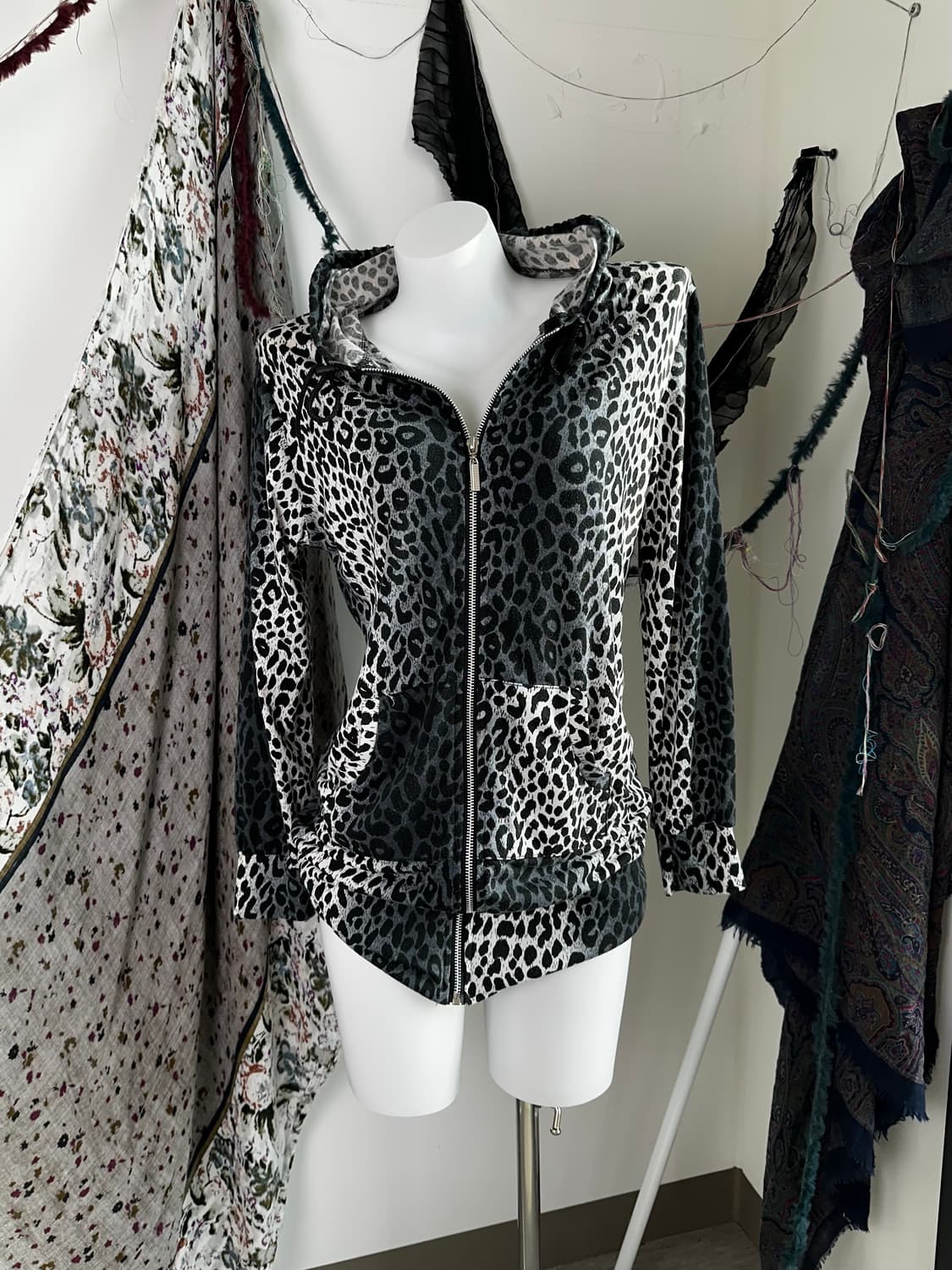 그레이 레오파드 후드 집업 상품이미지1