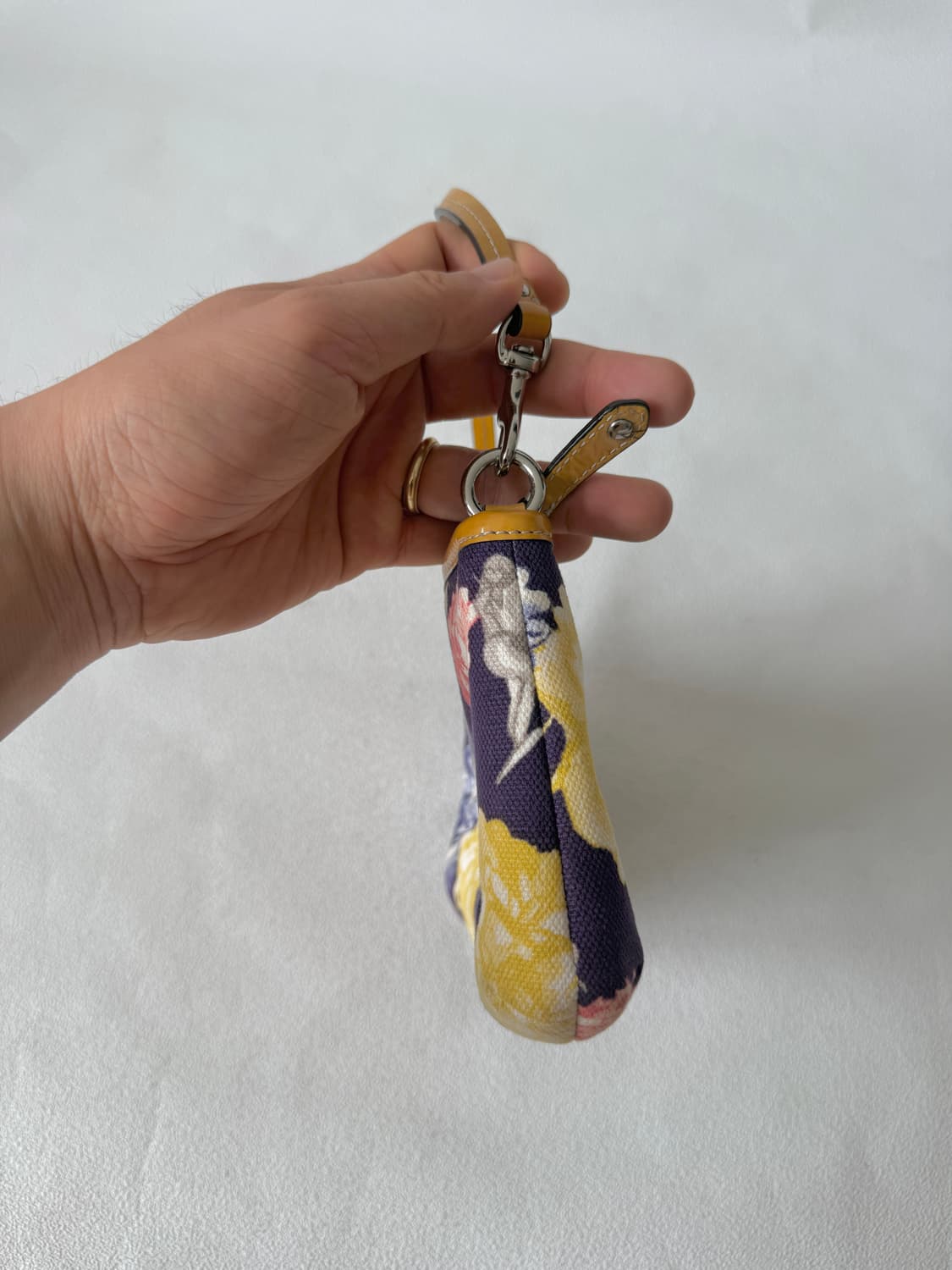 코치(COACH) 플라워 패턴 미니백 상품이미지4