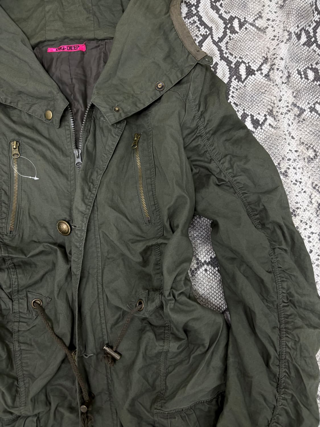 “Dig Deep” Grunge Mood Over Hooded Khaki 상품이미지9