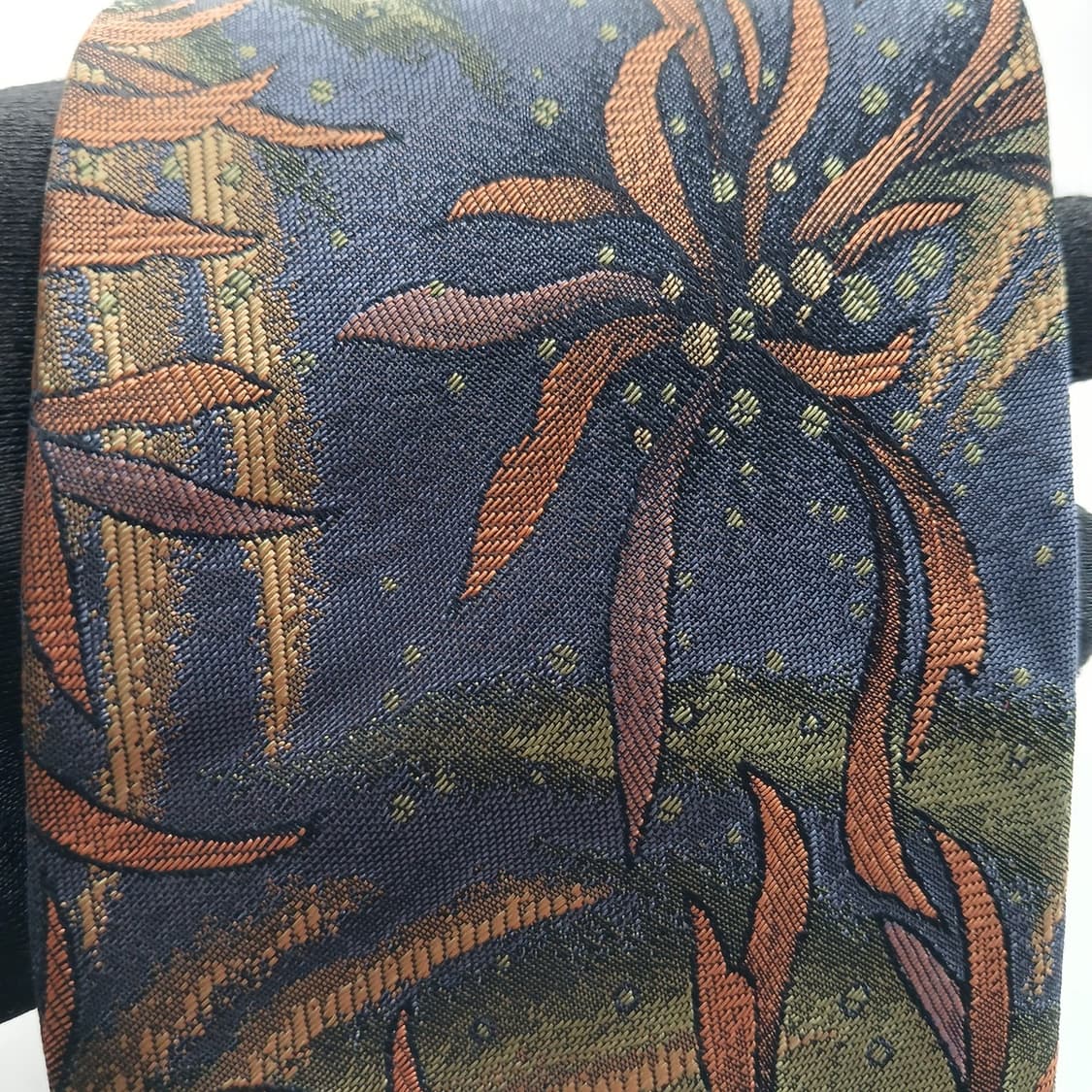 니노 세루티 실크 플로럴 패턴 넥타이 9.1cm A+등급 A18510
 상품이미지5