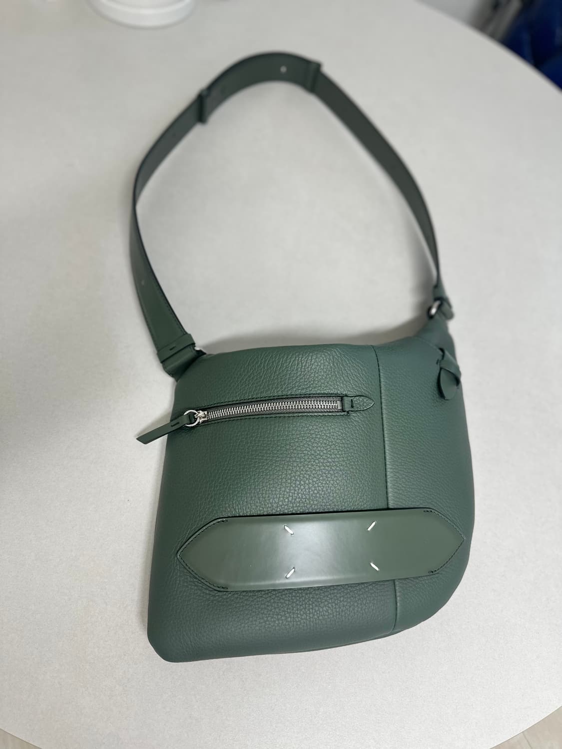 마르지엘라 5AC 온바디 크로스백 1회착 카키컬러 상품이미지1