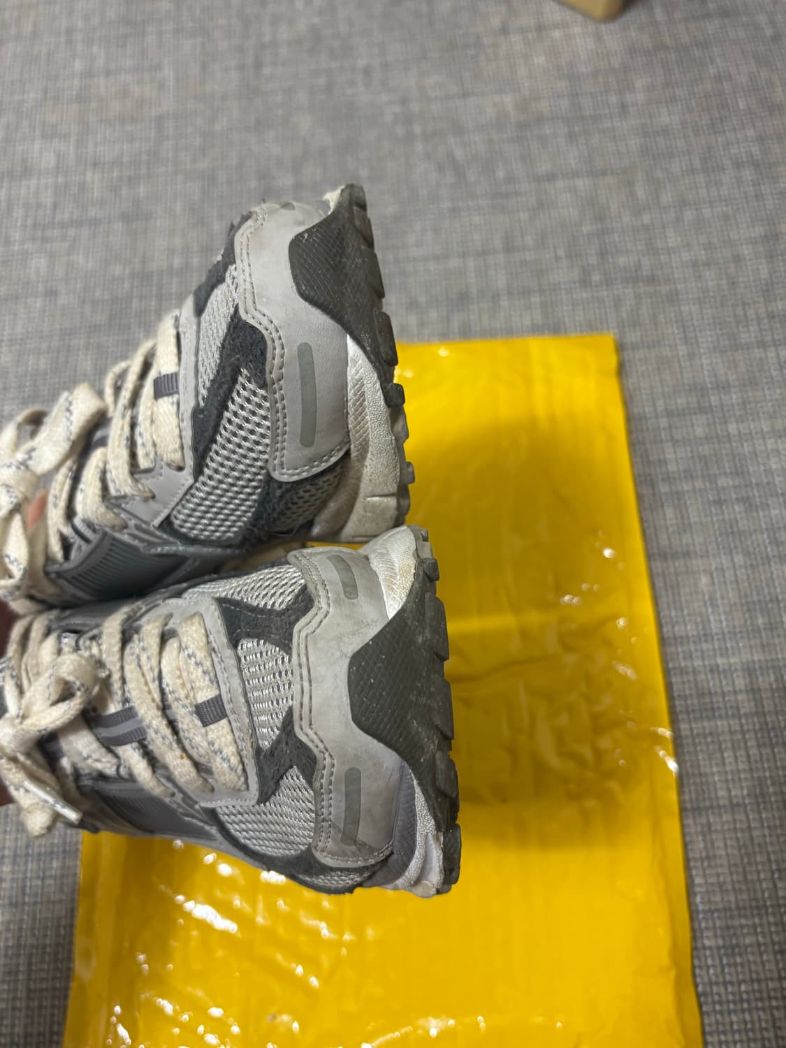 나이키 줌 보메로 5 프리미엄 라이트 240 판매해요 상품이미지4