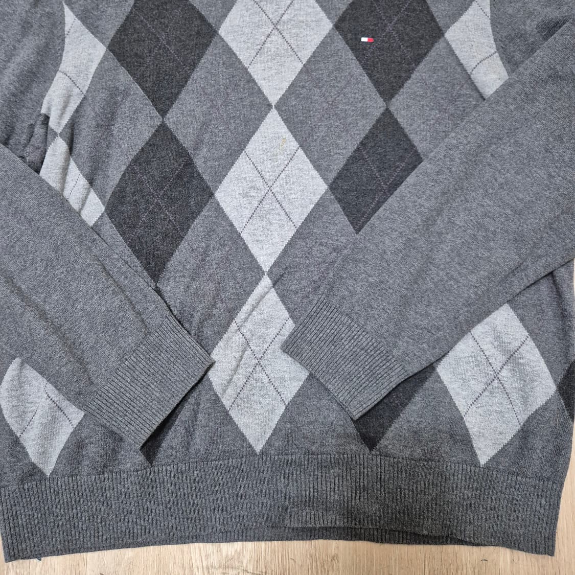 타미힐피거 미니 플래그 아가일 패턴 브이넥 니트 L(100) 상품이미지3