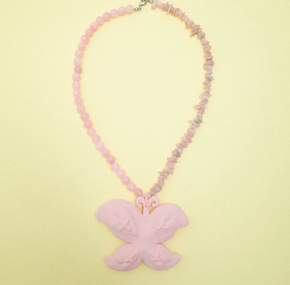아일릿 모카 착용 나비 펜던트 목걸이 상품이미지1