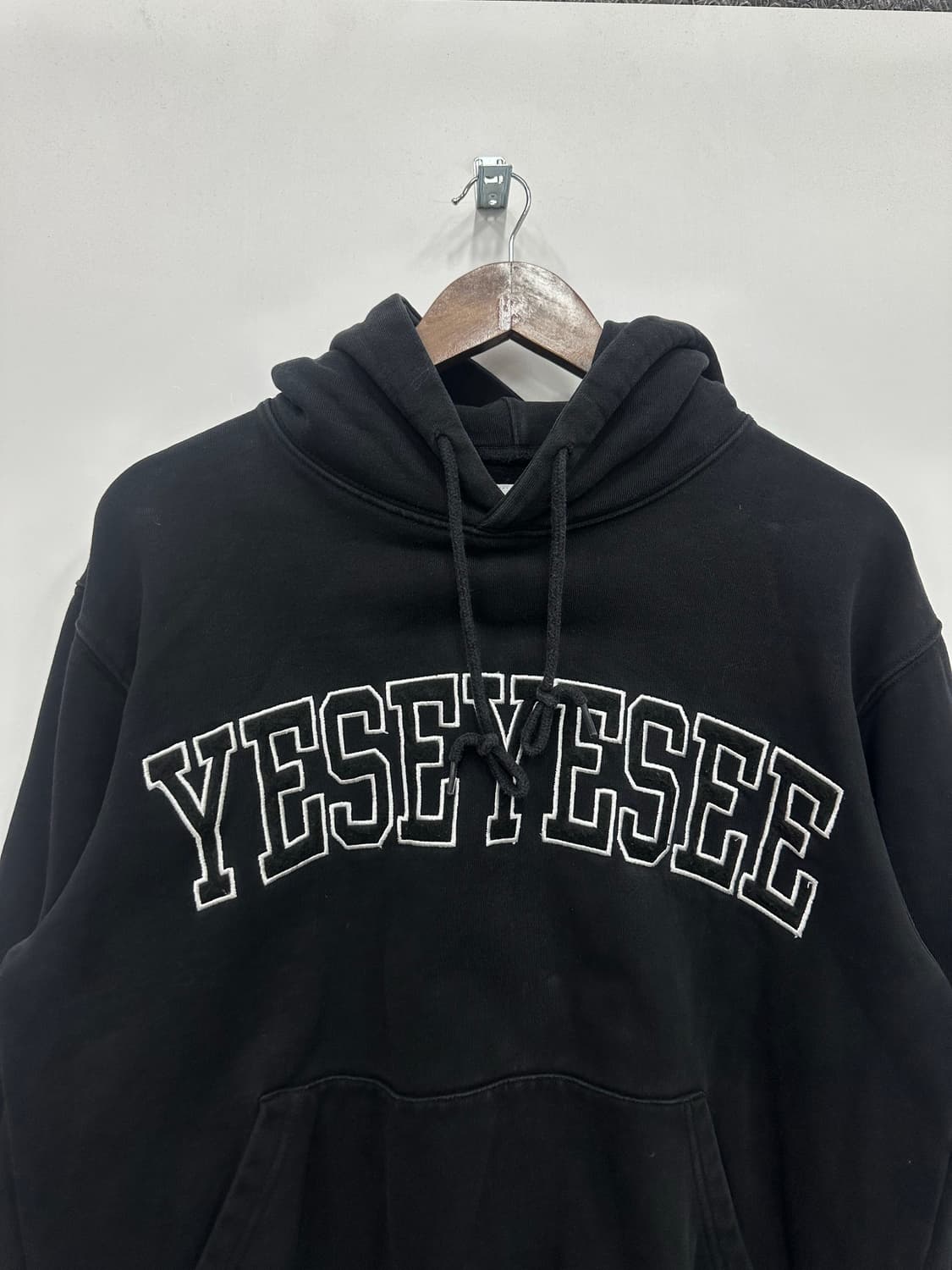 예스아이씨 블랙 후드티  상품이미지3