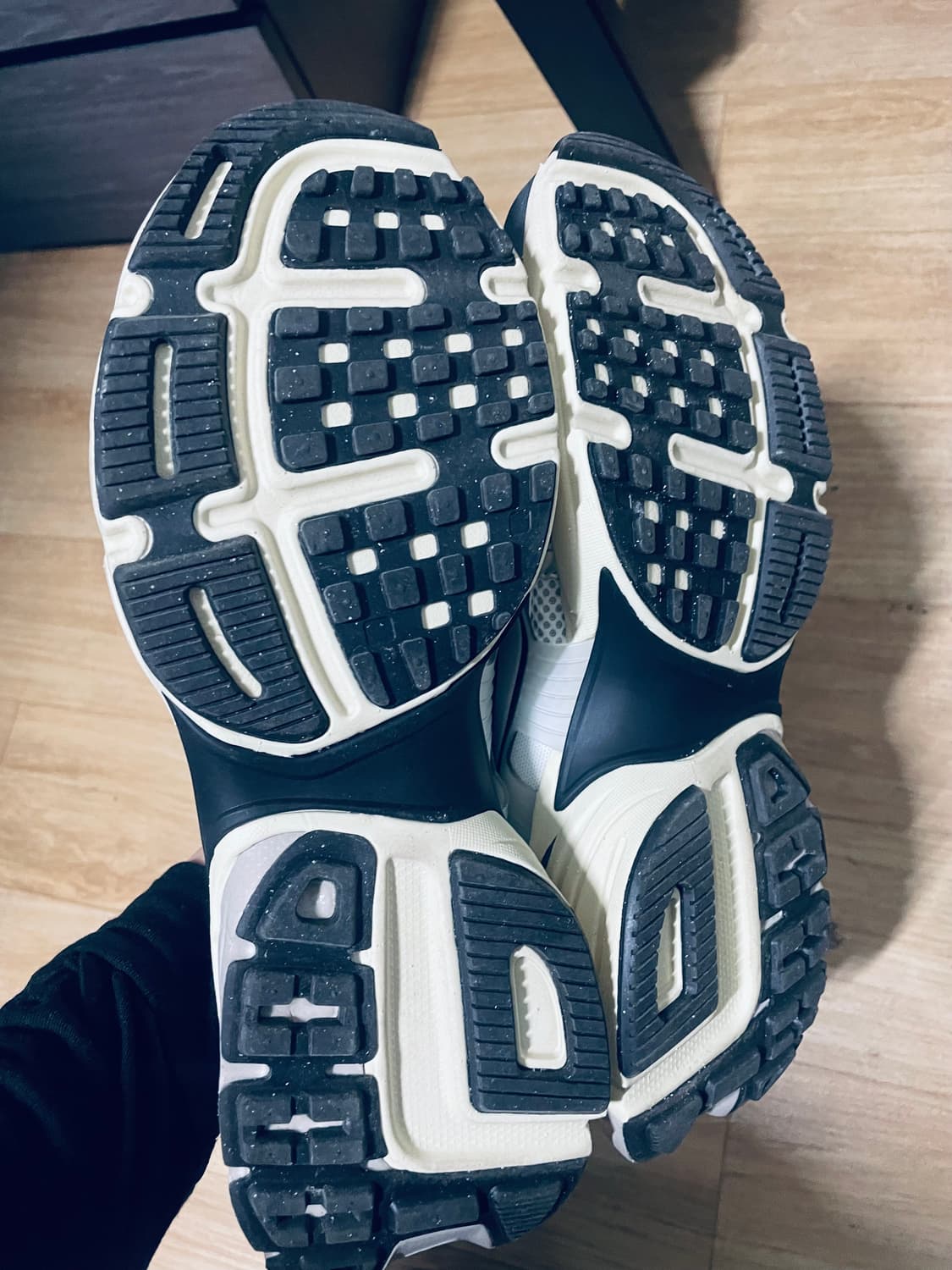 나이키 v2k 런테크 서밋화이트 메탈릭실버 275 상품이미지2