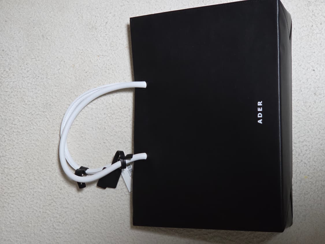 아더에러 쇼퍼백 느와르 새제품 팝니다 상품이미지4