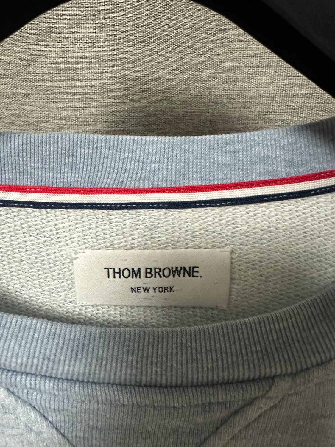 톰브라운 4선 완장 맨투맨 블루 (1) 상품이미지7