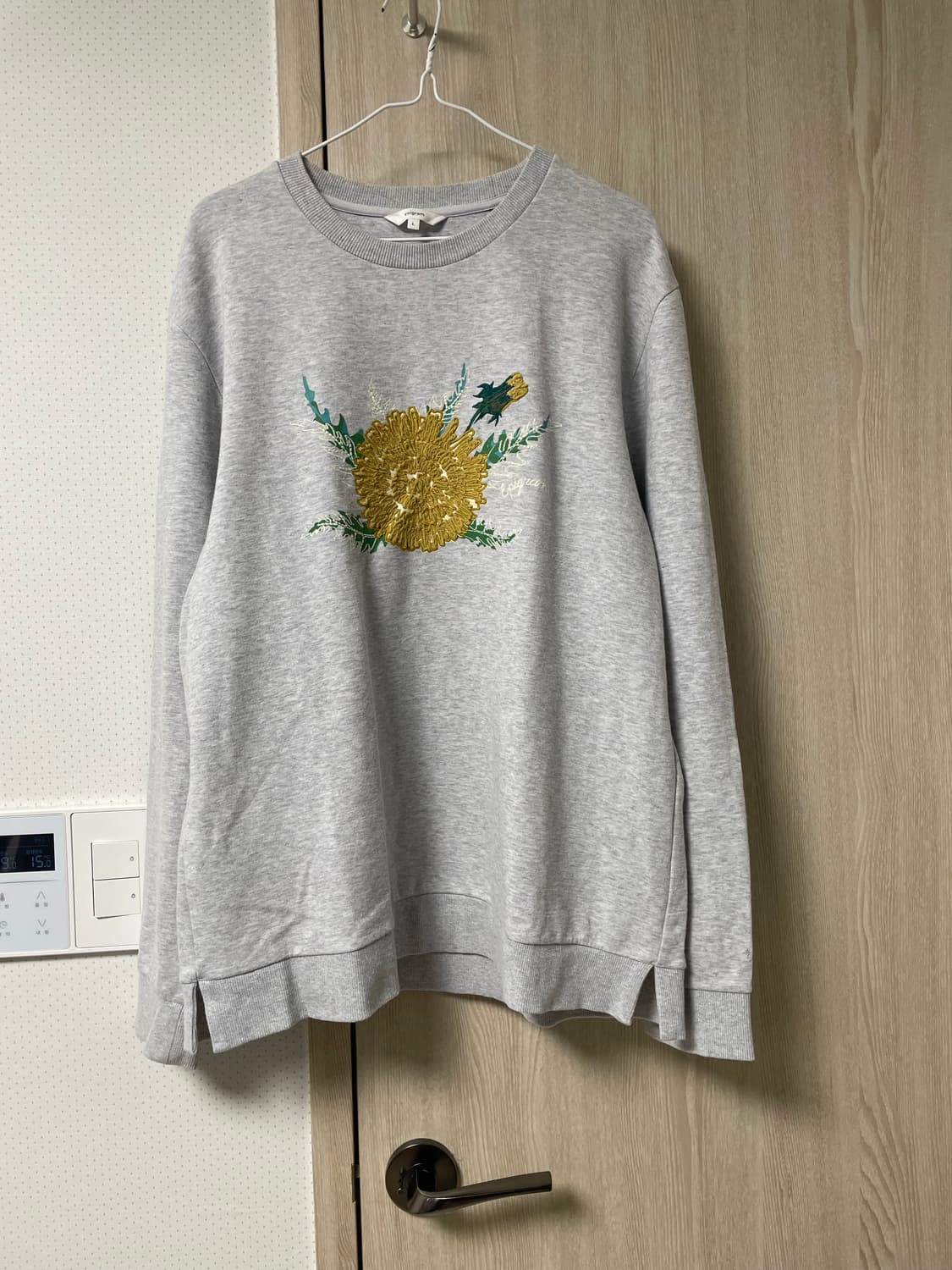 에피그램 민들레 자수 맨투맨, L사이즈 상품이미지1