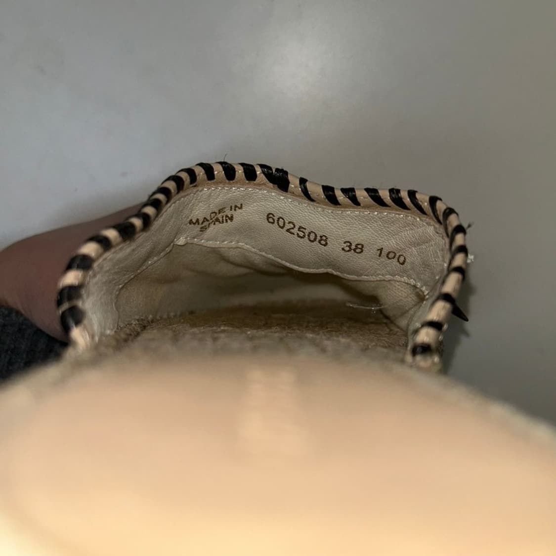 구찌 GG 자수 가죽 메스파드리유 슬립온 38 상품이미지7