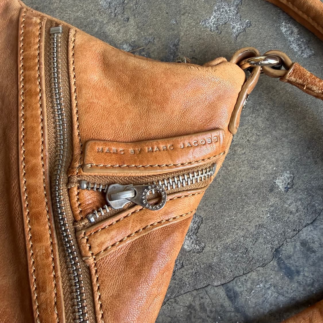 마크제이콥스 지퍼 디테일 미니 크로스백 상품이미지3