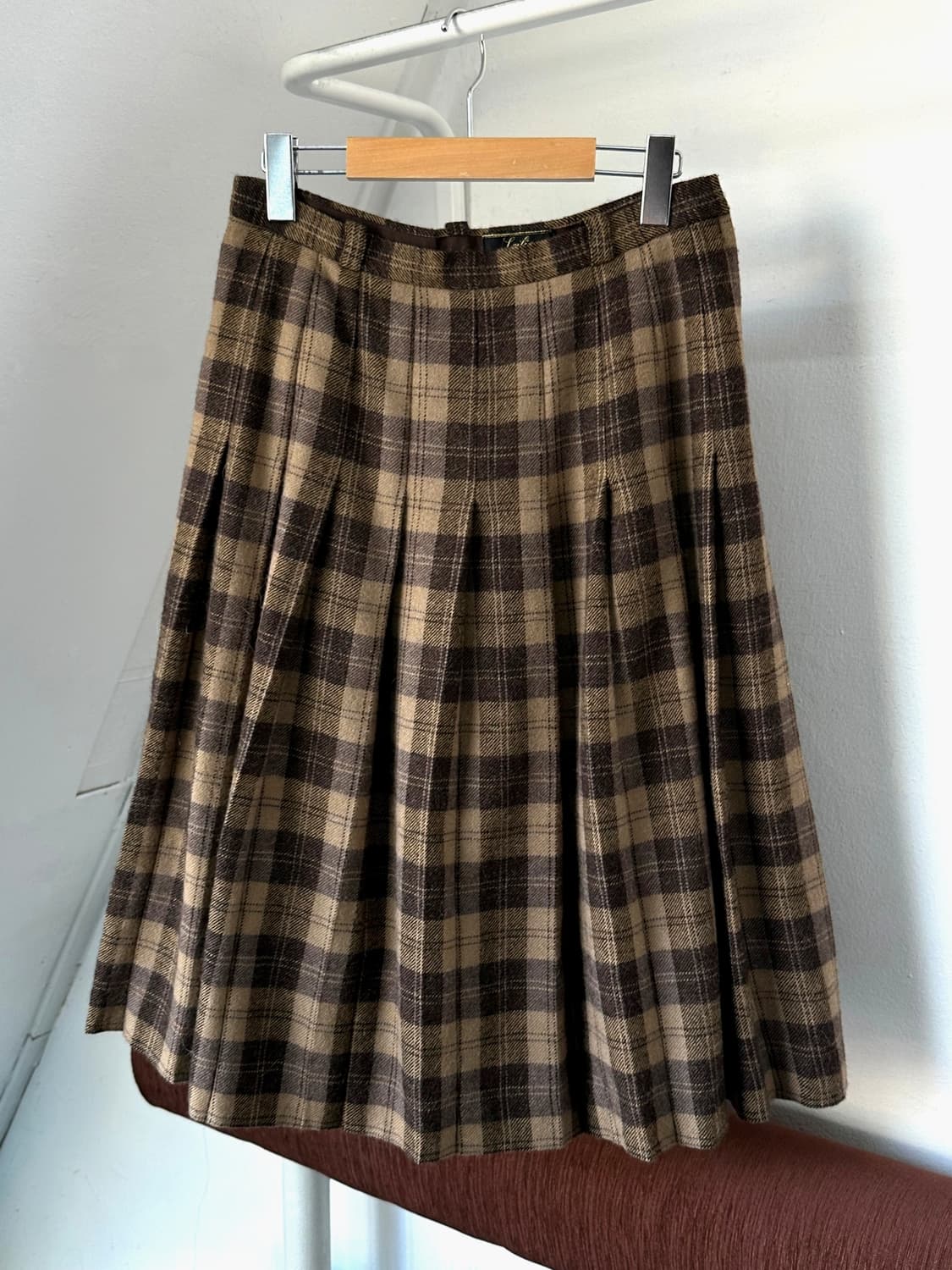 Tweed fabric pleated mid skirt 상품이미지1