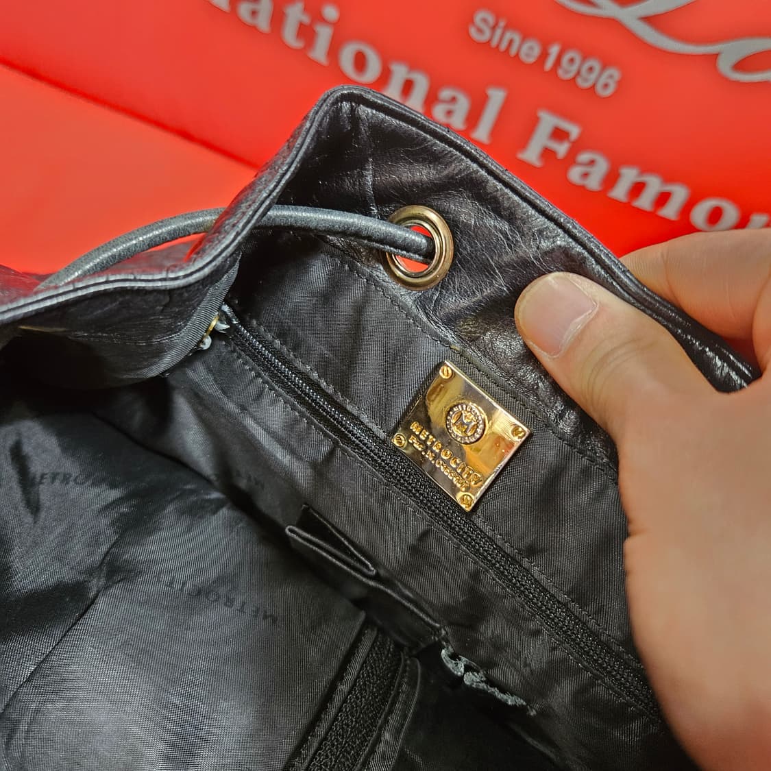 메트로시티 빈티지 y2k 시그니쳐 로고 퀄팅 금장 장식 백팩
 상품이미지9