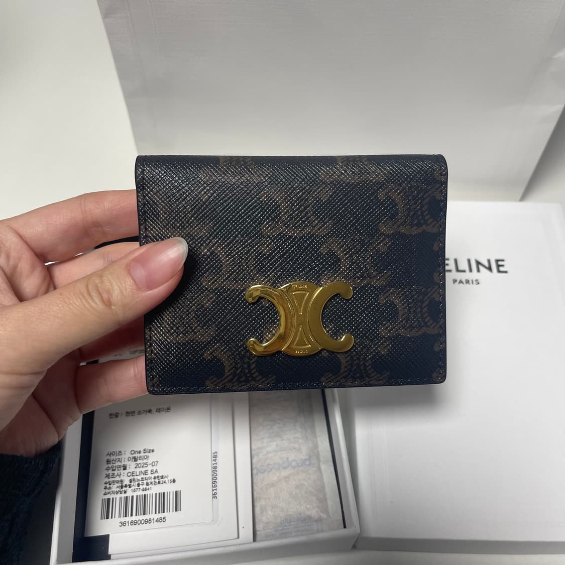 셀린느 트리옹프 카드지갑 새상품급 풀박 상품이미지1