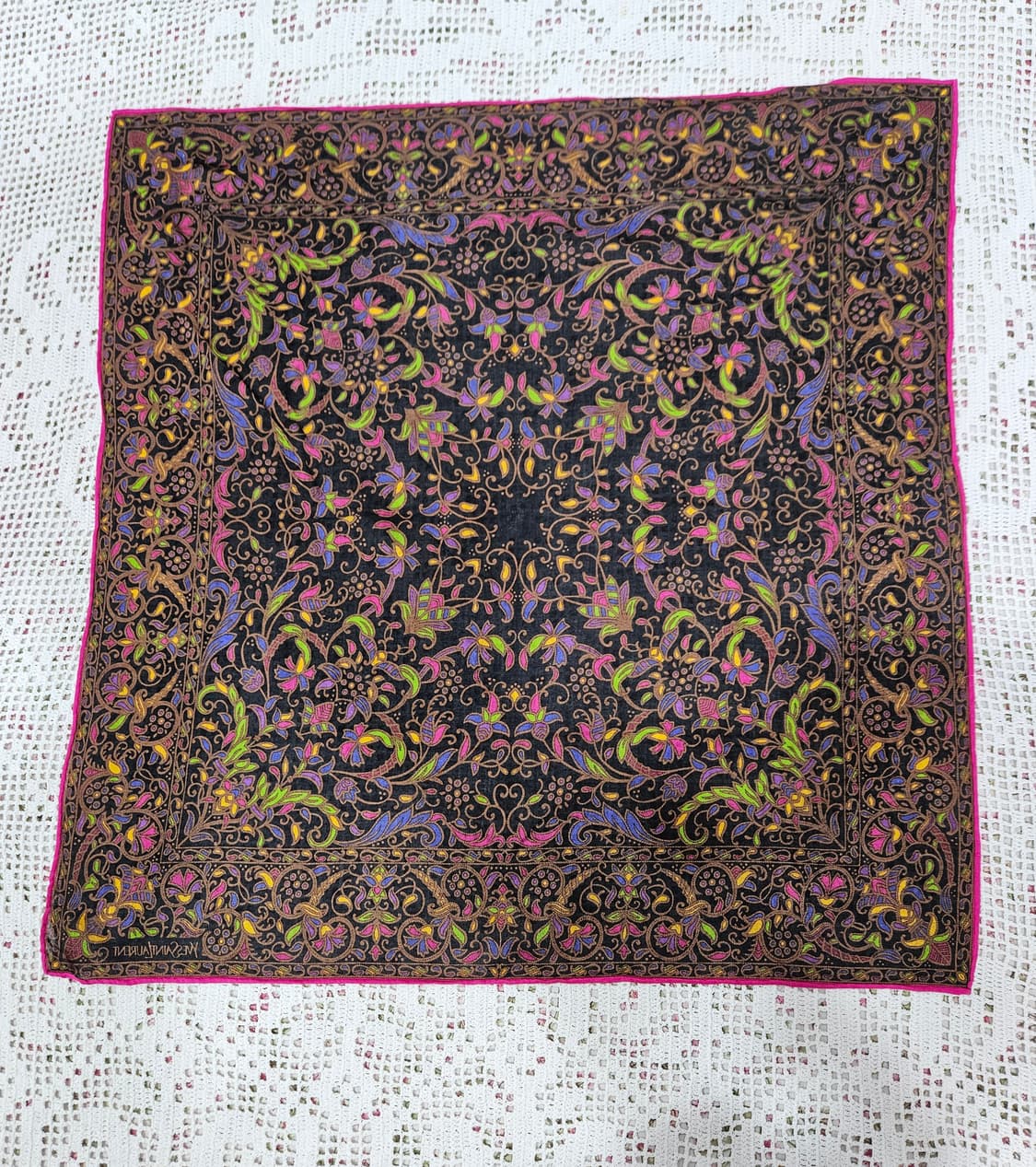 입생로랑 오리엔탈 플라워 패턴 손수건 상품이미지2