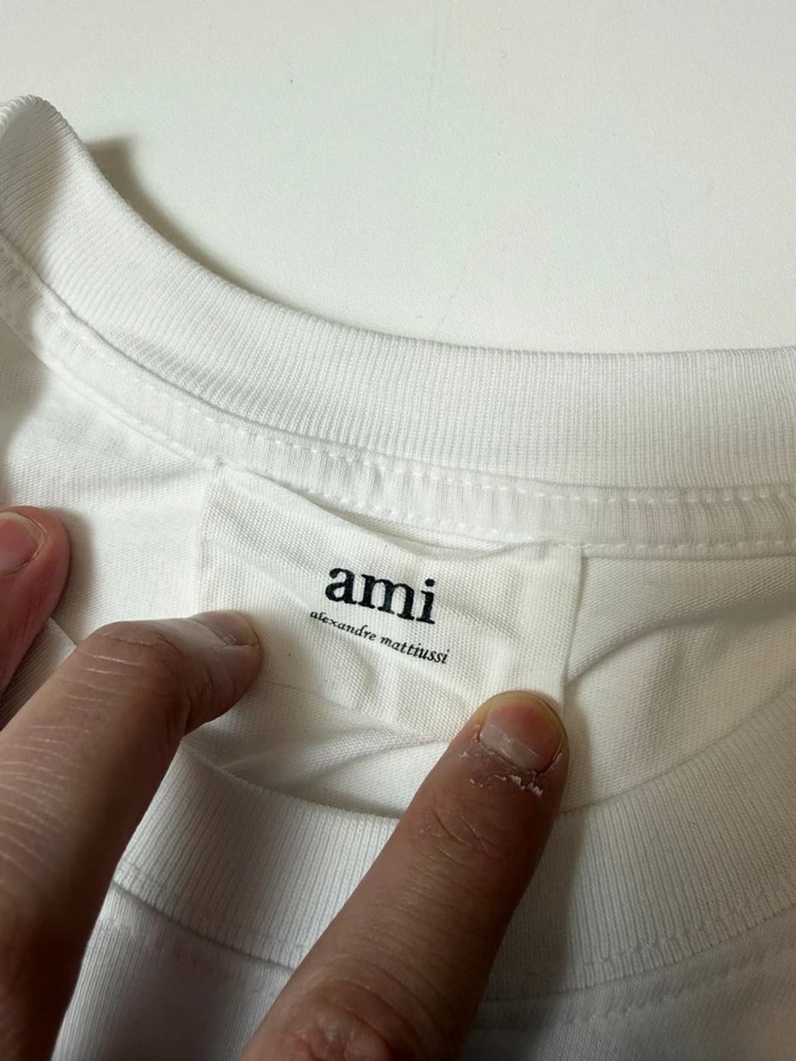 아미 AMI 스몰 하트 로고 반팔 티셔츠 PN9386 상품이미지7