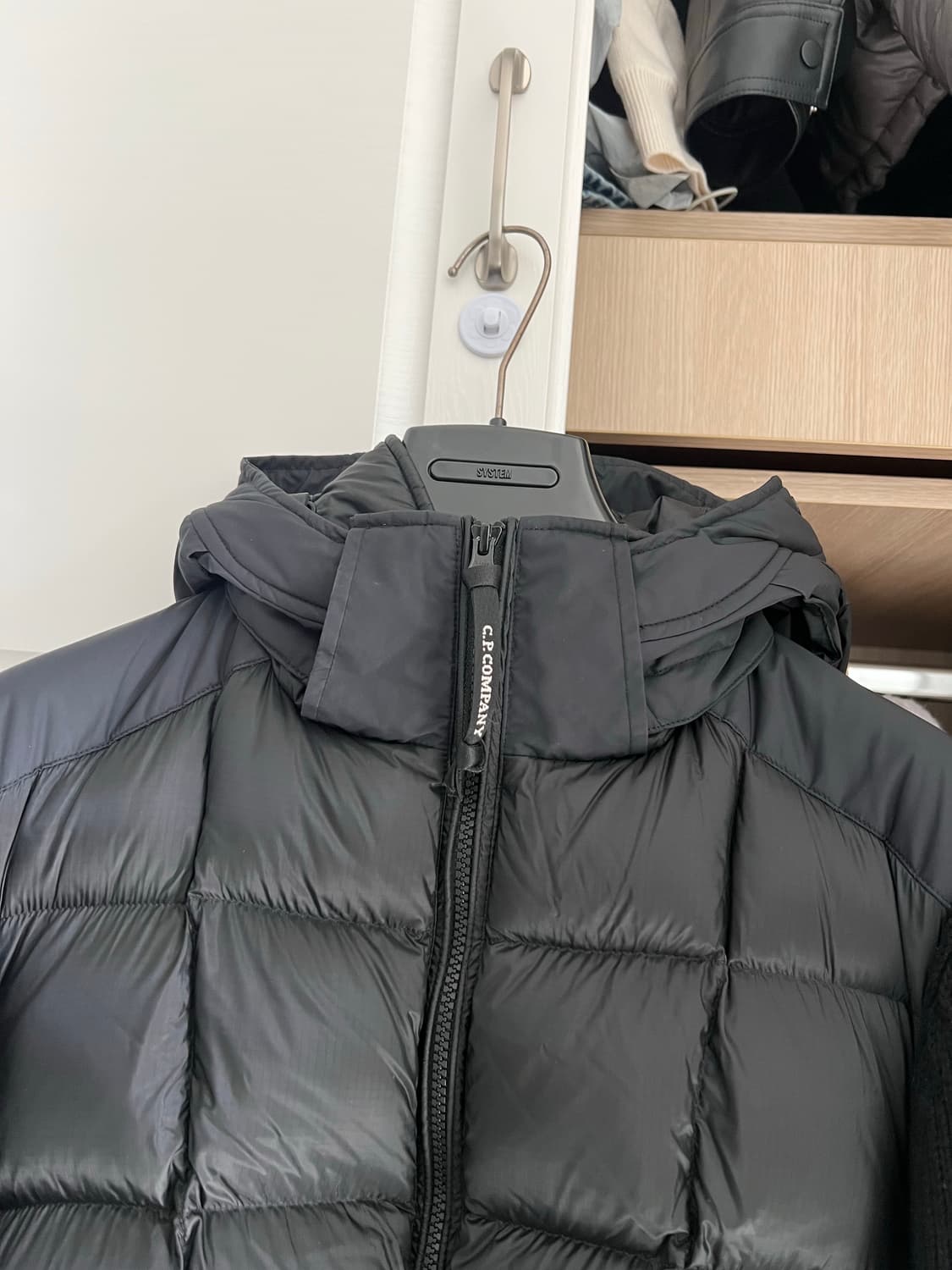 CP컴퍼니 DD쉘 니트 패딩 블랙 48 상품이미지3