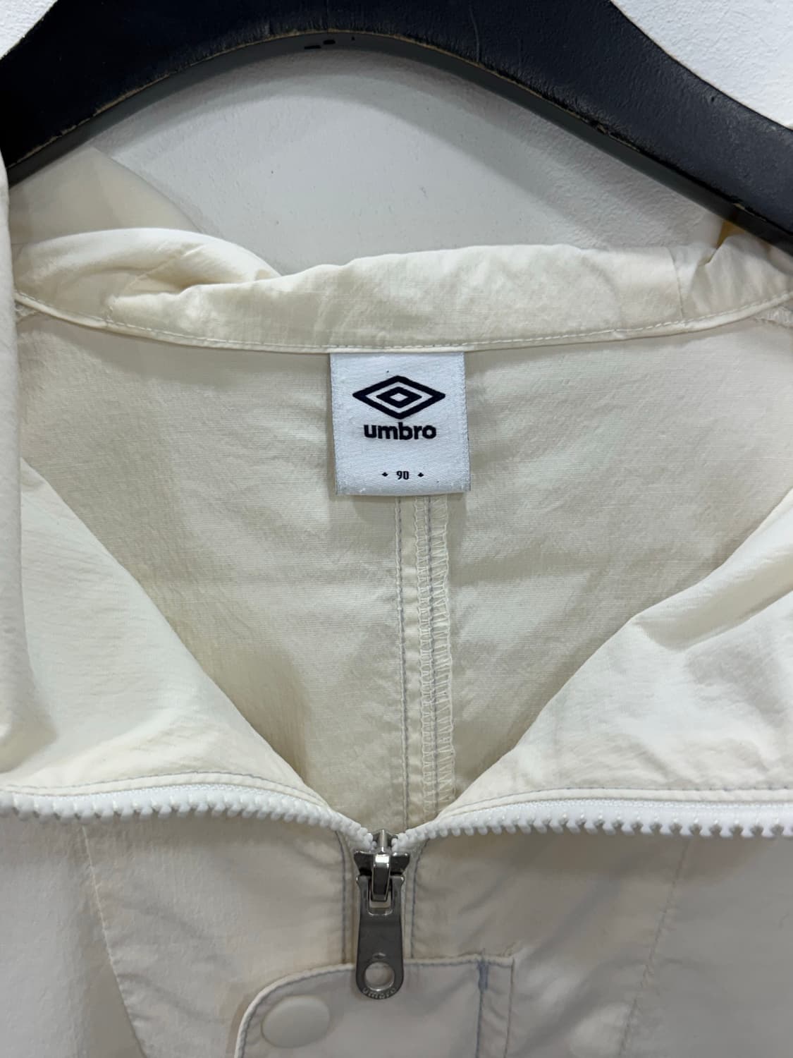 엄브로 오버핏 아이보리 바람막이  상품이미지4