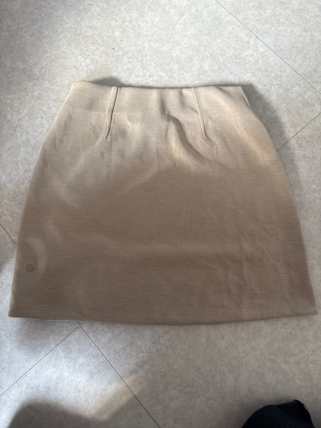 룰루레몬 베이지색 치마 상품이미지1