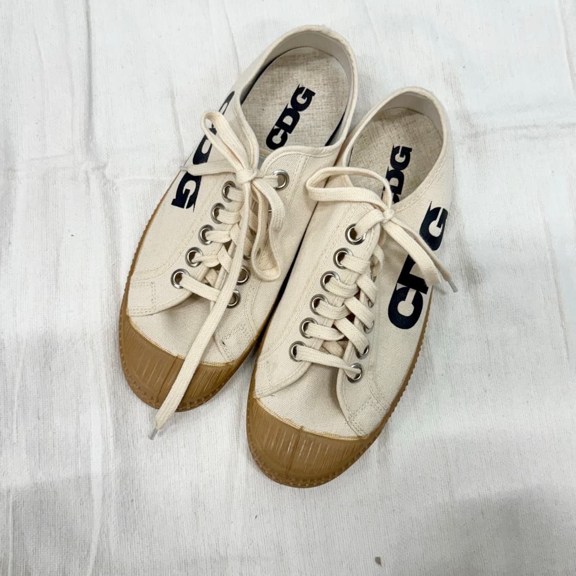 노베스타 X CDG 콜차보 스니커즈 상품이미지1