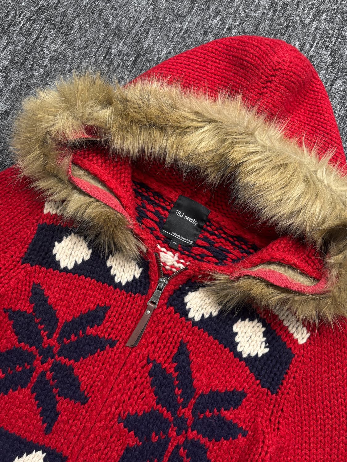 TBJ 레드 노르딕 퍼 후드 니트 집업 상품이미지5