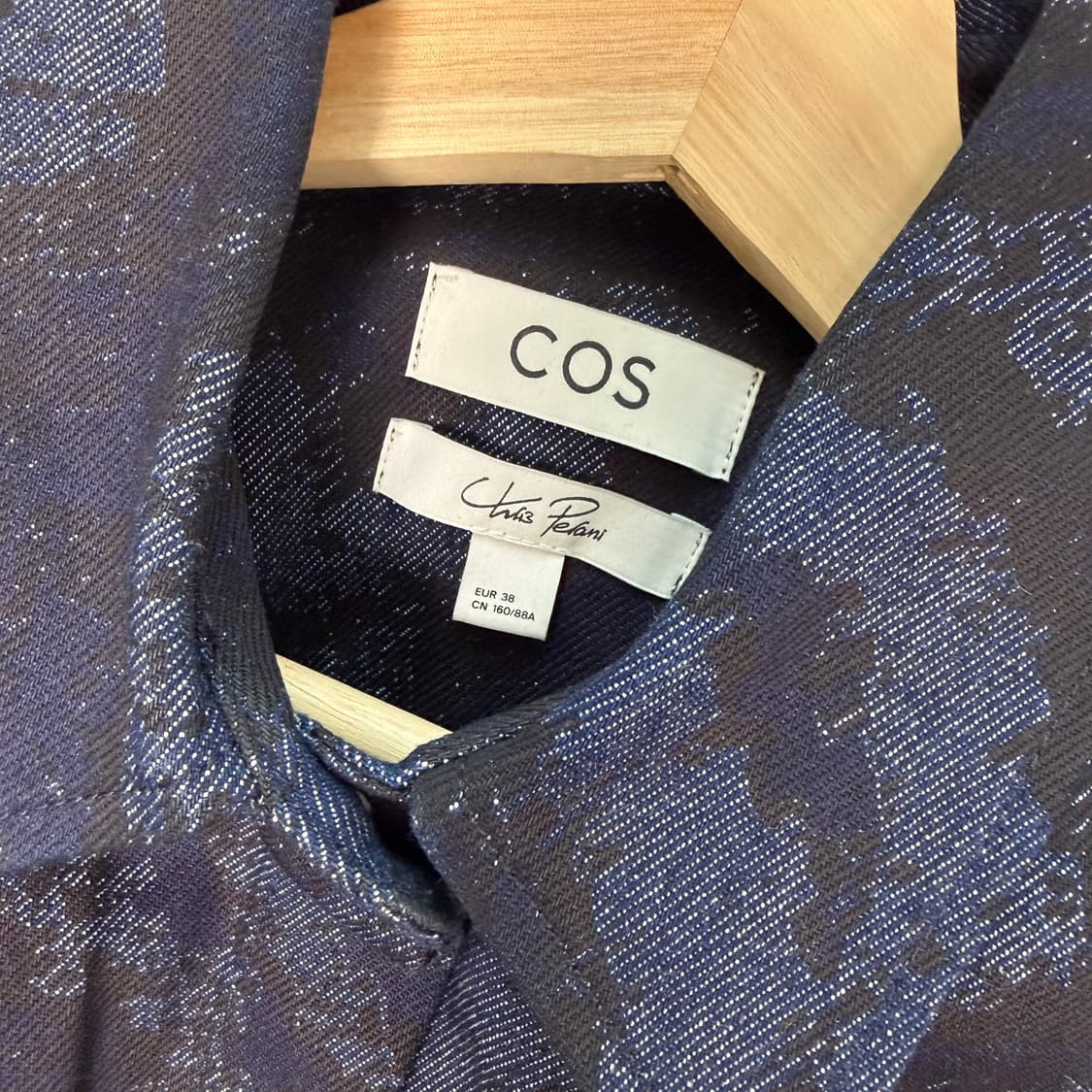 [38] COS 코스 레귤러 프린티드 데님 셔츠 상품이미지4